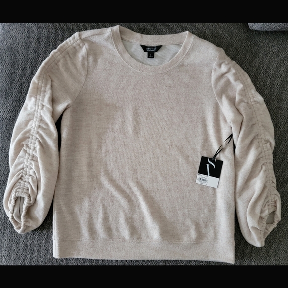 Simply Vera Vera Wang Sweaters - BNWT Simply Vera Vera Wang Women's Size S Soft Cream Scrunched Sleeve Sweater